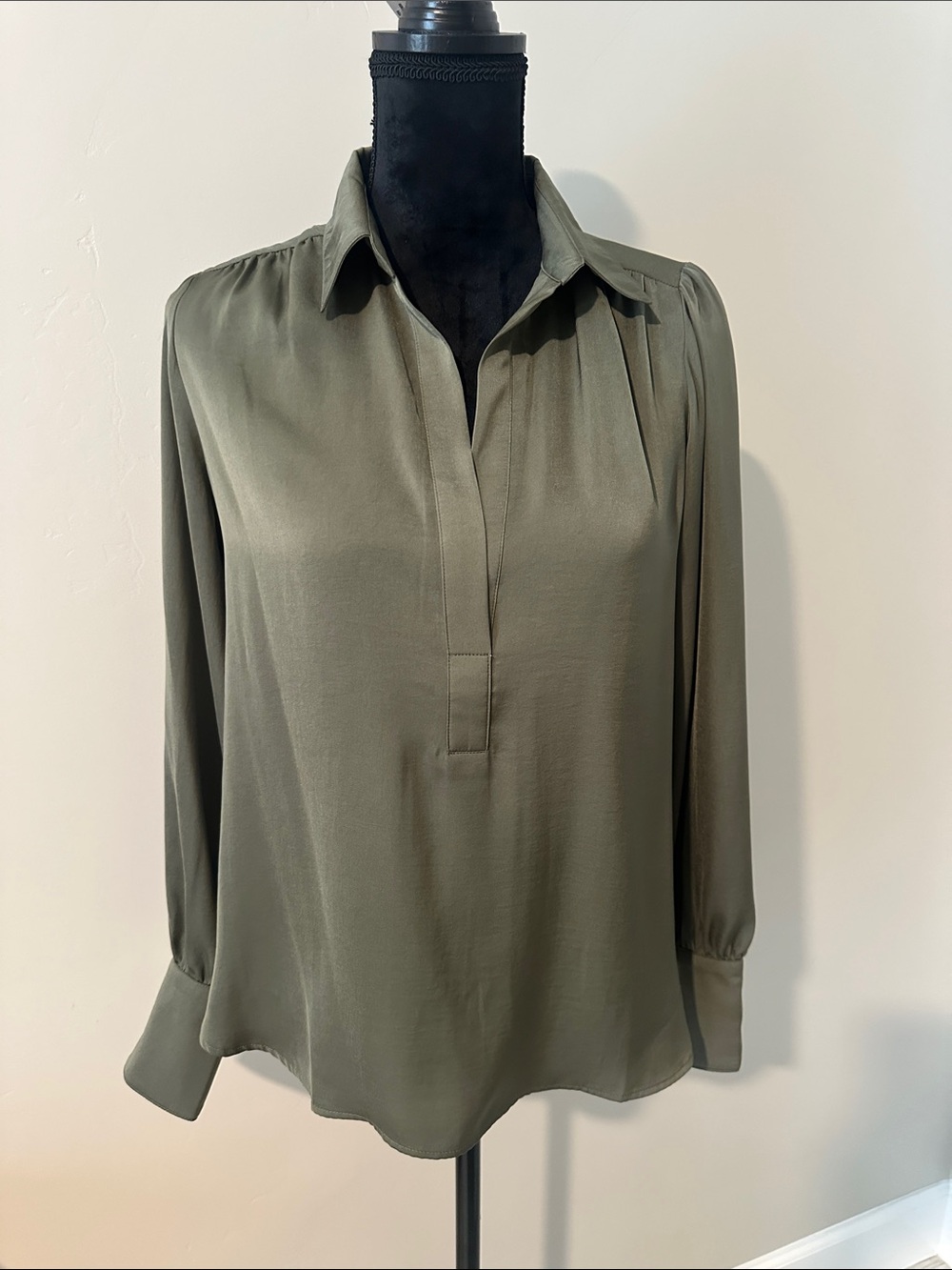 Banana Republic Olive Green Button-Front Collared Blouse